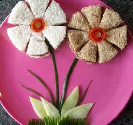 BuzzFeed shared these adorable flower shaped sandwiches