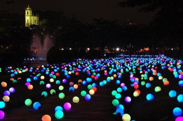 Glow in the Dark Yard Decorations – spotted on Pinterest