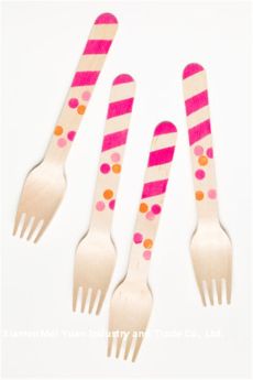 Pink Decorated Wooden Forks – spotted on Pinterest