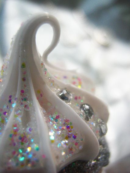 Iridescent Meringues – spotted on Pinterest