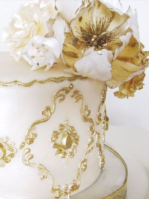 White and Gold Wedding Cake – spotted on Pinterest