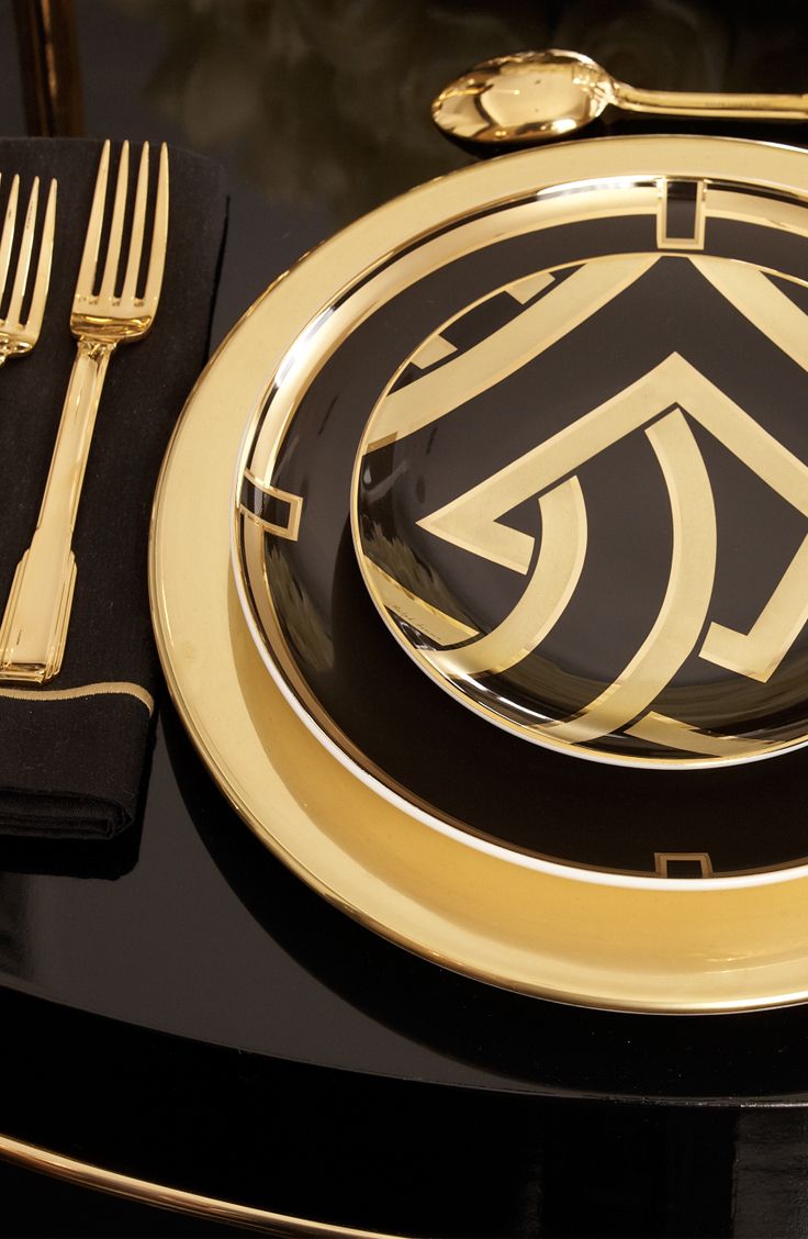 Black and Gold Art Deco Table Setting - spotted on Pinterest