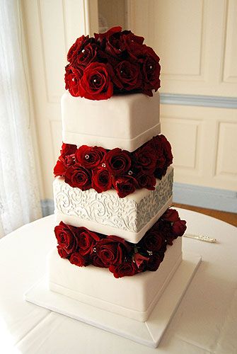 Red Rose Tiered Wedding Cake – spotted on Pinterest