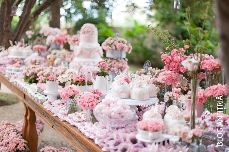 Pink Floral Tablescape and Party Food Spread – shared on Anfitria