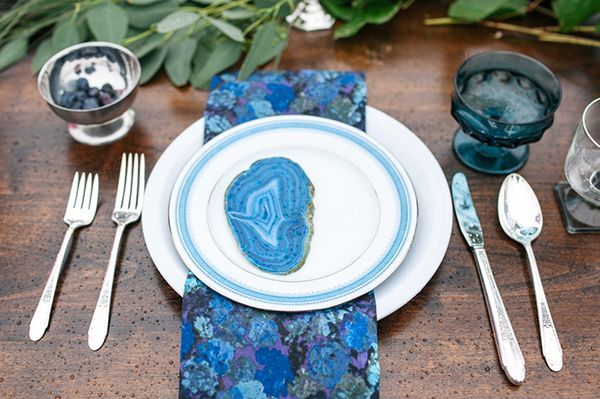 Agate Tablescape – styled an shared by Rae Marshall on Swoon