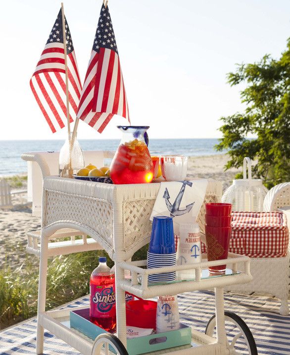 Patriotic Drink Cart – spotted on Pinterest