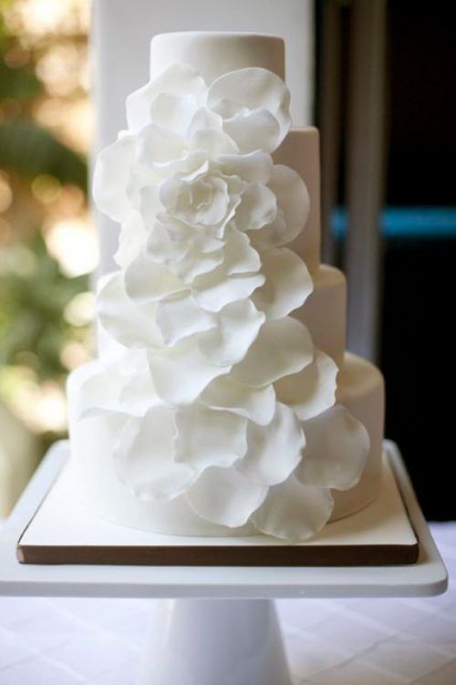 White on White Magnolia Cake – spotted on Pinterest