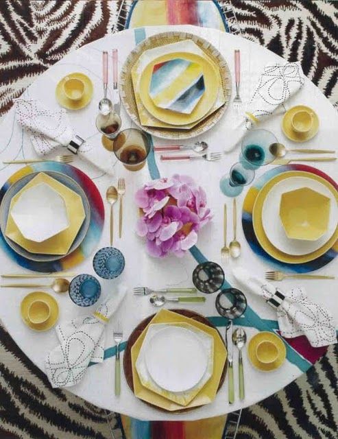 Colorful Modern Table Decor – spotted on Pinterest