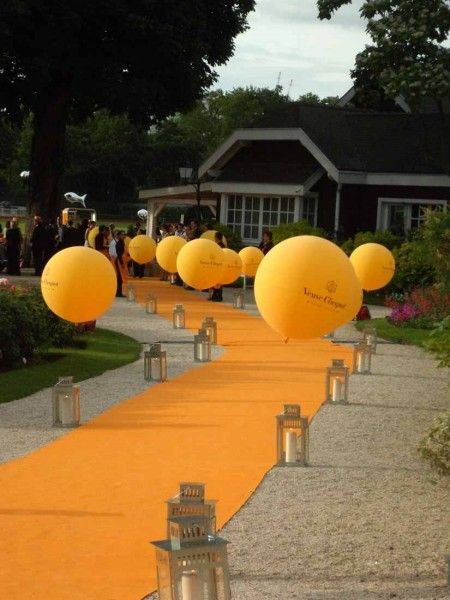 Orange Carpet Event Entrance with Balloons and Silver Lanterns – shared on Traffic Magazine