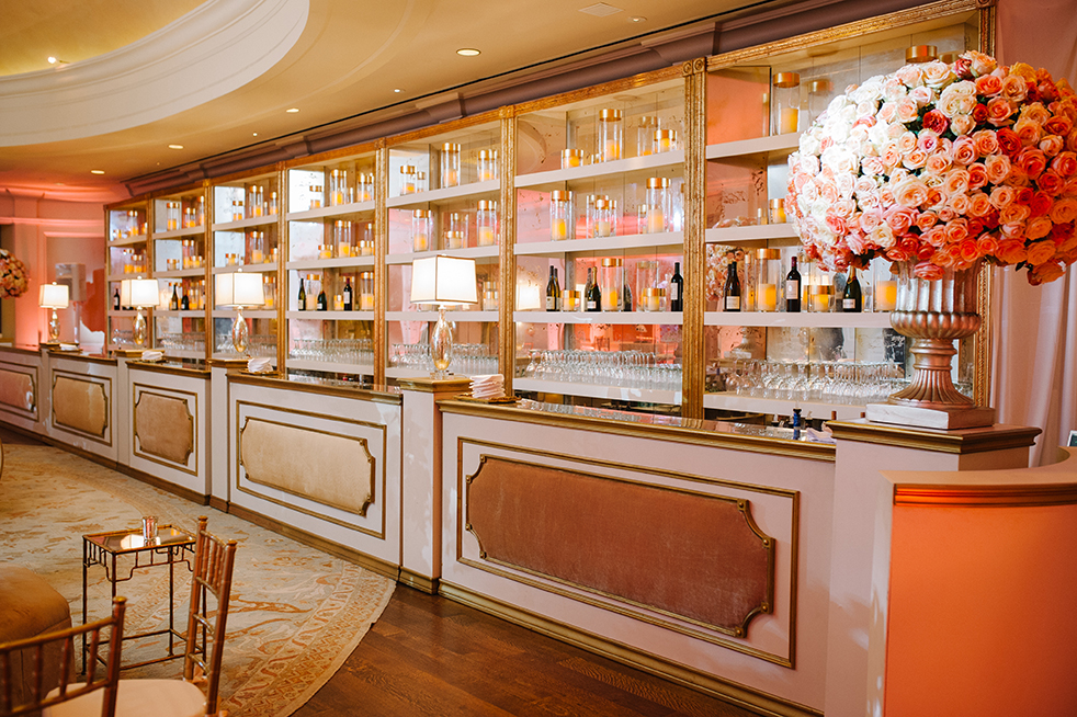 White and Gold Focal Bar with Blush Rose Arrangements – shared by Todd Events
